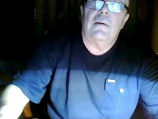 Старая баба вместе с мужем транслируют на вебку домашний трах