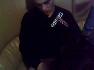 Празднуя день рождения жены, гости устроили дома групповую оргию