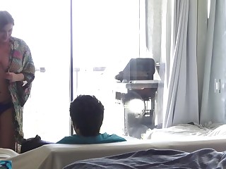 Толстушка в халате выпросила дозу ебли в пизду