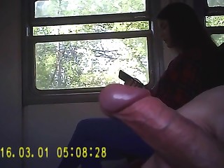 Пацан дрочит в поезде на привлекательную попутчицу